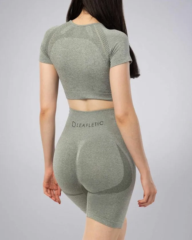 Tops deportivos y pantalón cortos de mujer